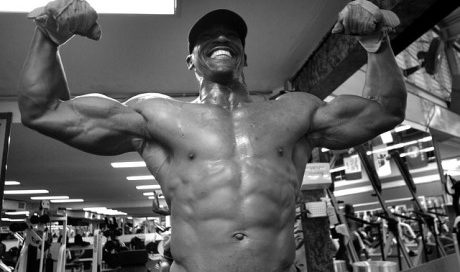 man training chest with optimal volume