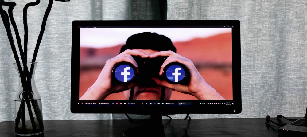 Facebook goggles hinting at Scoial Media addiction
