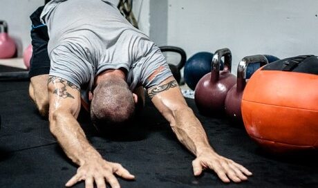 Man doing Full-Body Workout Plan to maximise his gains